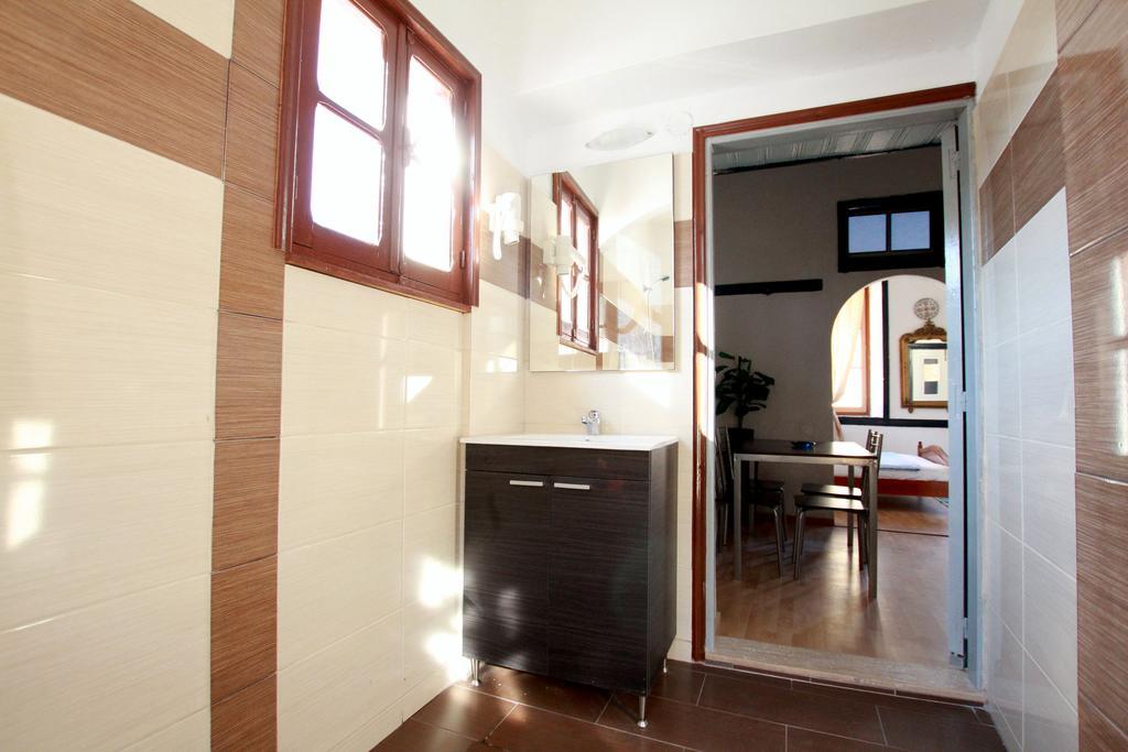 Traditional Apartments Alexandra Megisti Bilik gambar
